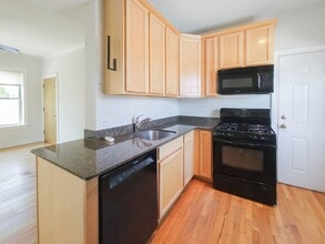 1215 W Waveland Ave, Unit 1210-2 in Chicago, IL - Building Photo - Building Photo
