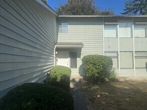 11752 Burke Ave N in Seattle, WA - Building Photo - Building Photo