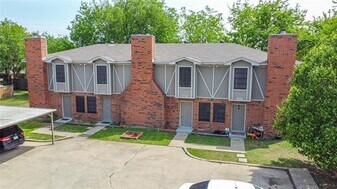 305 Cambridge Dr in Saginaw, TX - Building Photo