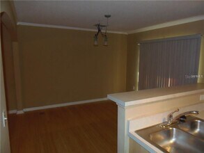 4645 Ashburn Square Dr in Tampa, FL - Foto de edificio - Building Photo