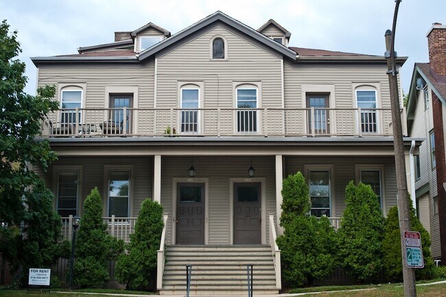 2943-2945 N Bartlett Ave in Milwaukee, WI - Foto de edificio - Building Photo