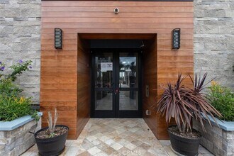 330 Salem St, Unit 204 in Glendale, CA - Building Photo - Building Photo