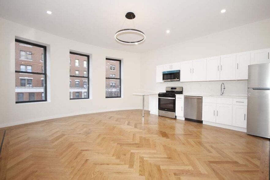 860 W End Ave, Unit 3 in New York, NY - Building Photo