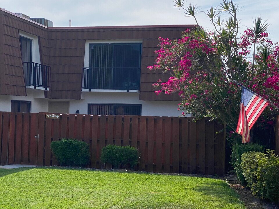 3301 Spanish Wells Dr, Unit D in Delray Beach, FL - Building Photo