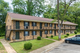Woodlawn Manor in Tuscaloosa, AL - Building Photo