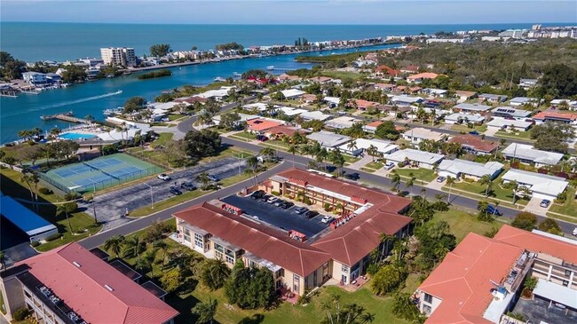 10351 Regal Dr in Largo, FL - Building Photo - Building Photo