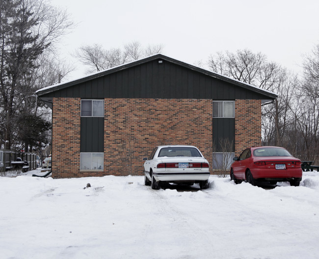 8200 Linden St in Rockford, MN - Building Photo - Building Photo