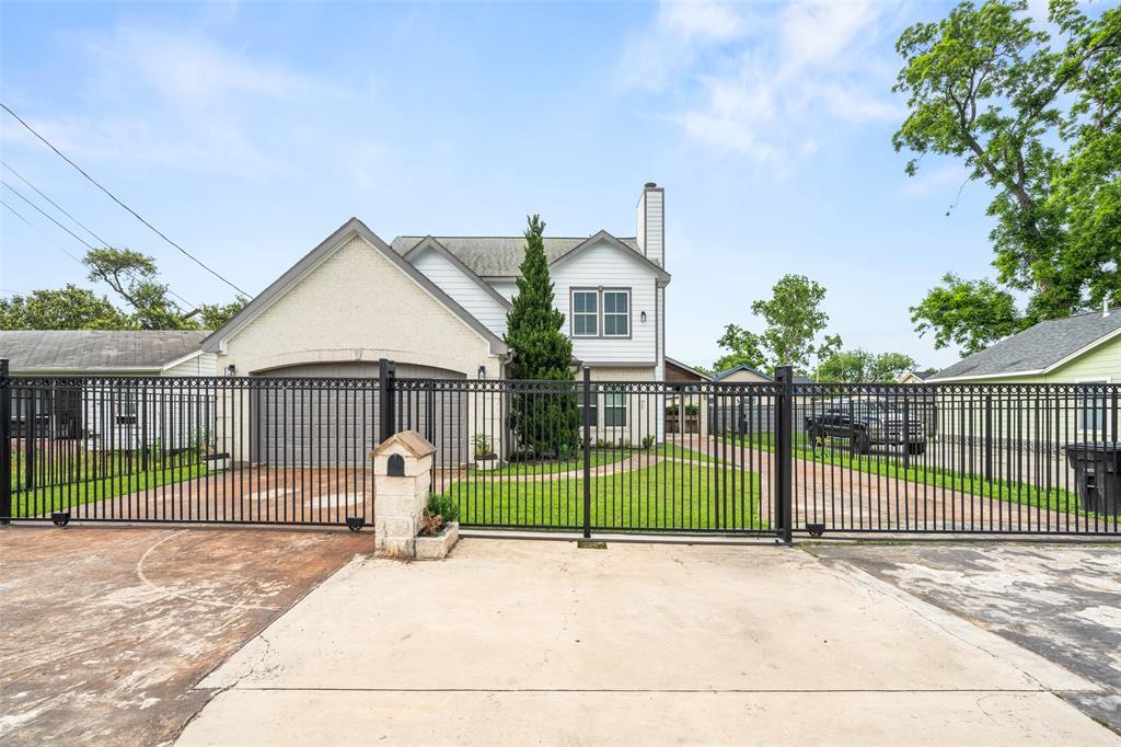 2105 Linder St in Houston, TX - Building Photo