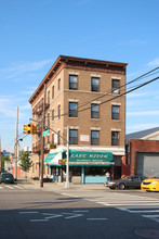 10-50 44th Dr in Long Island City, NY - Building Photo - Building Photo