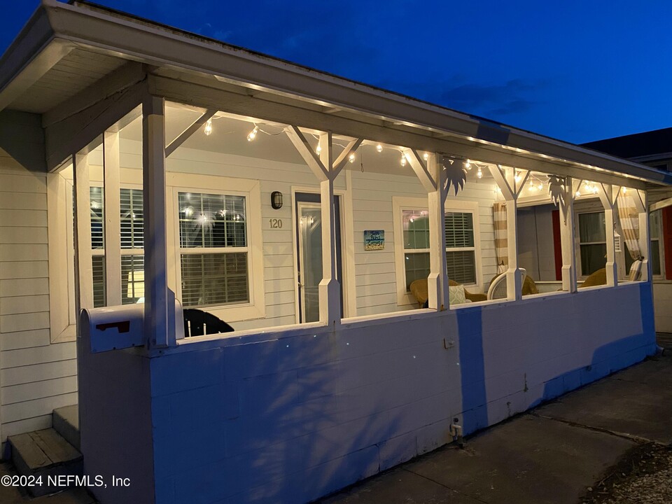 120 8th St N in Jacksonville Beach, FL - Building Photo
