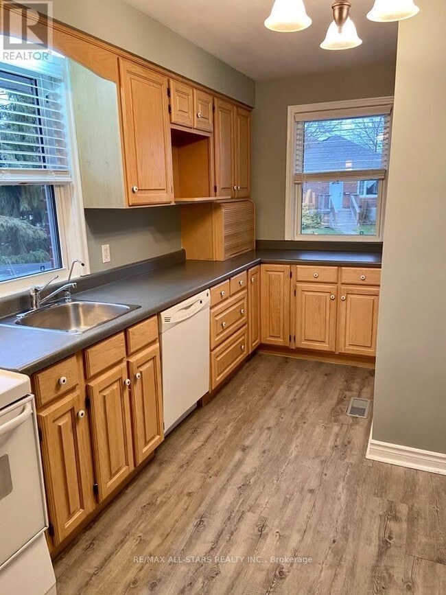 9 Cluxton St in Peterborough, ON - Building Photo - Building Photo