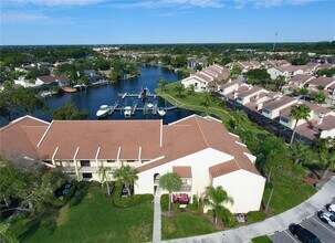 6330 Grand Bahama Cir in Tampa, FL - Foto de edificio - Building Photo