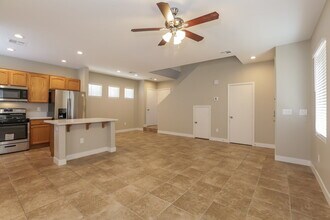 5291 Railroad River Ave in Las Vegas, NV - Foto de edificio - Building Photo