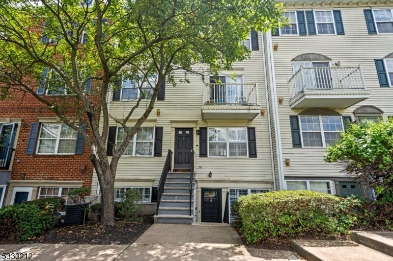 98 Vaughan Dr in Newark, NJ - Building Photo