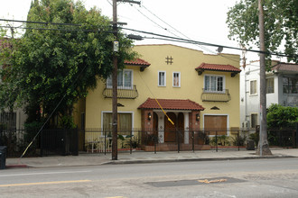 5650 Franklin Ave in Los Angeles, CA - Building Photo - Building Photo