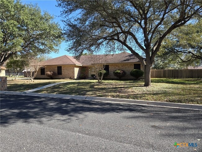 241 Galvin Dr in Seguin, TX - Building Photo - Building Photo