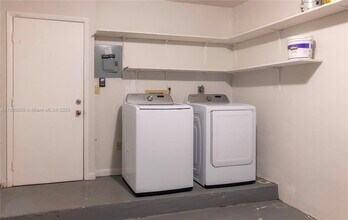 14237 SW 94th Cir Ln in Miami, FL - Building Photo - Building Photo