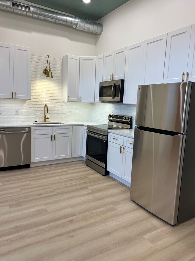 113 E Broadway St, Unit B