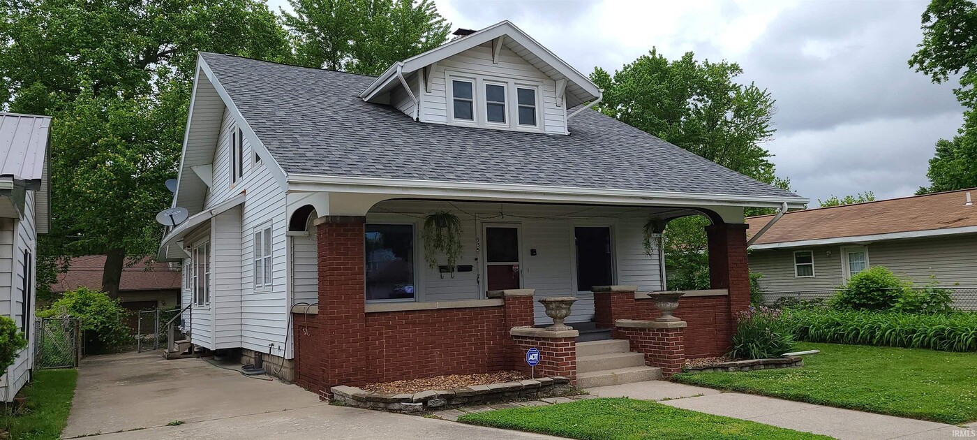 935 E Ft Wayne St in Warsaw, IN - Building Photo