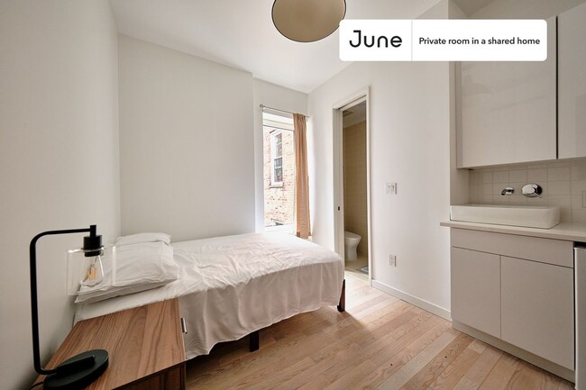 Room in Shared 4 bed/4 bath home in Brooklyn, NY - Building Photo - Building Photo