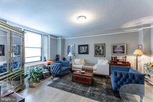 2031 Locust St in Philadelphia, PA - Building Photo