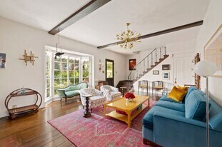 10966 Strathmore Dr in Los Angeles, CA - Building Photo