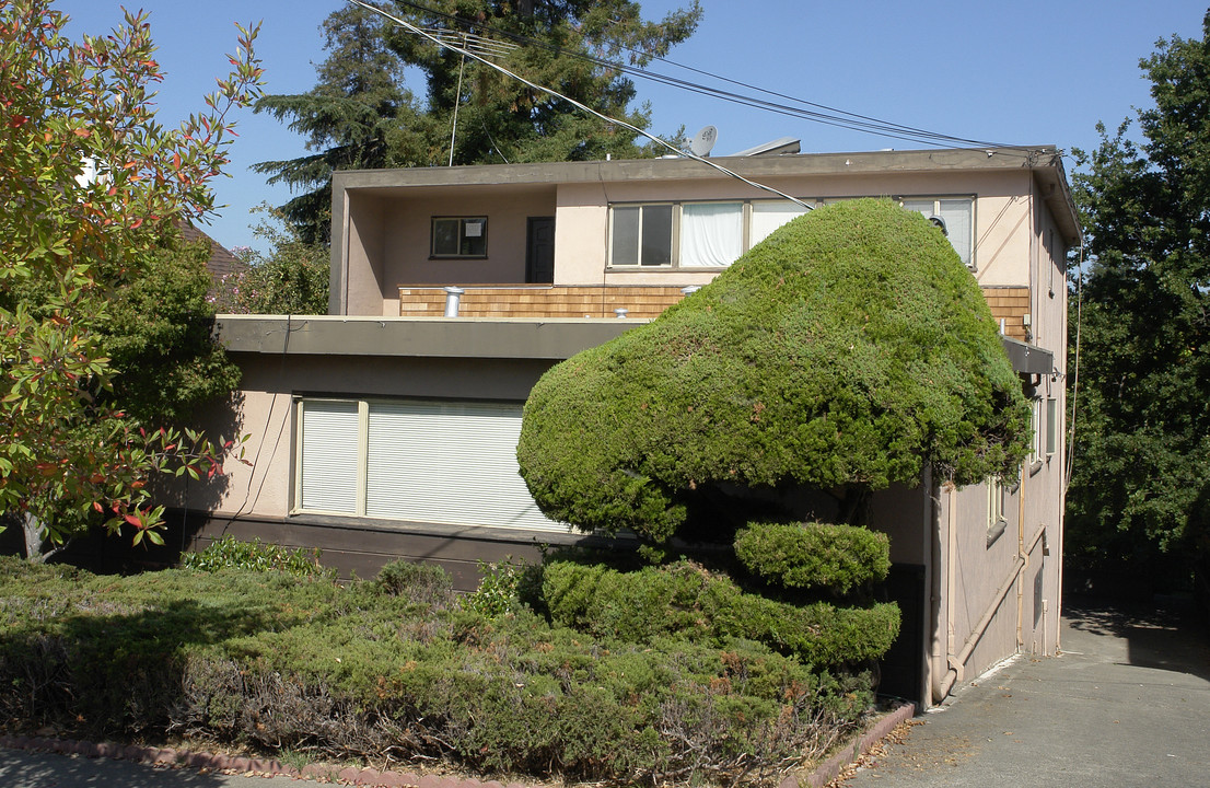 1061-1063 Warfield Ave in Oakland, CA - Building Photo