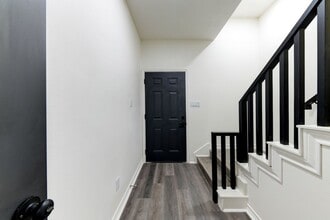 118 SHENANDOAH, 202 in San Antonio, TX - Building Photo - Building Photo