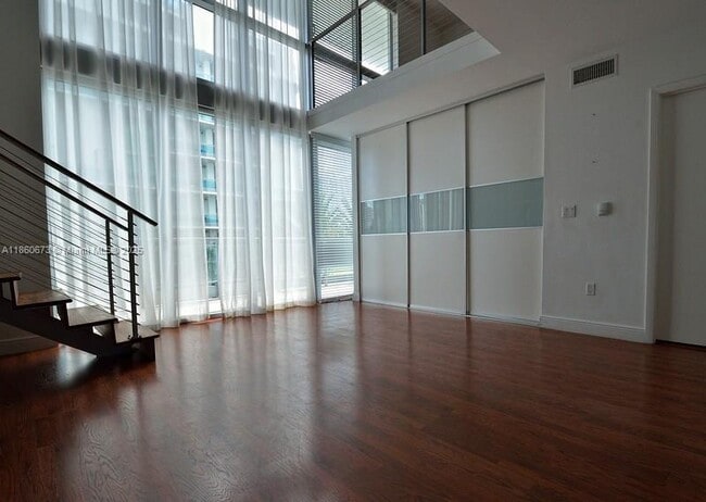 90 SW 3rd St, Unit # TH307 in Miami, FL - Building Photo - Building Photo