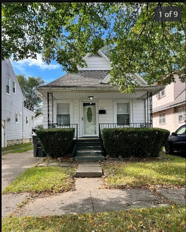 property at 813 Evesham Ave