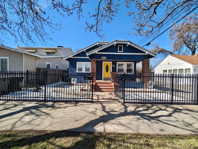 2416 27th St in Sacramento, CA - Foto de edificio - Building Photo