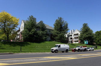 Penderbrook Square in Fairfax, VA - Building Photo - Building Photo