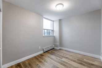 890 Jane St in Toronto, ON - Building Photo - Interior Photo