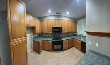 30505 Canyon Hills Rd in Lake Elsinore, CA - Building Photo - Building Photo