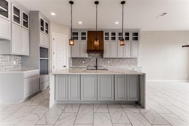 property at 980 E Pecan Tree Rd