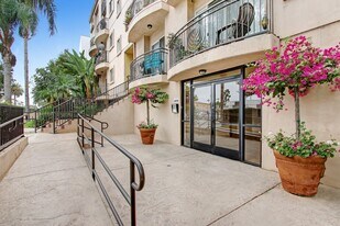 Wilcox Luxury Apartments in Los Angeles, CA - Building Photo