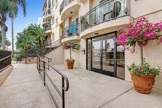 Wilcox Luxury Apartments in Los Angeles, CA - Building Photo - Building Photo