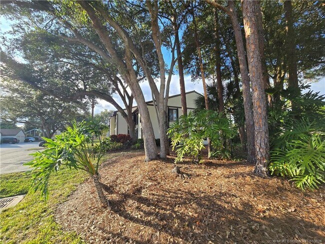 2114 SW Silver Pine Way in Palm City, FL - Building Photo - Building Photo