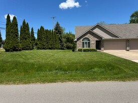 33523 Roselawn St in New Baltimore, MI - Building Photo