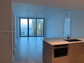 1300 S Miami Ave, Unit 3702 in Miami, FL - Building Photo - Building Photo