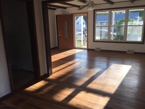 11 Forrest Dr in Northfield, NJ - Foto de edificio - Building Photo