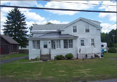 402 South Bay Rd in North Syracuse, NY - Building Photo