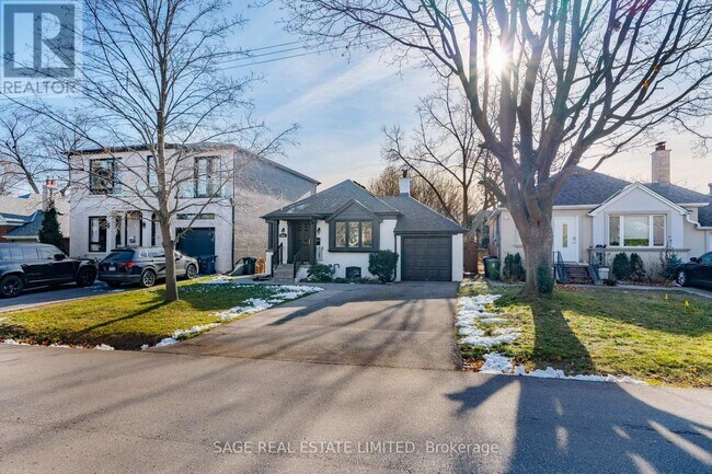 131 Meadowvale Dr in Toronto, ON - Building Photo - Building Photo