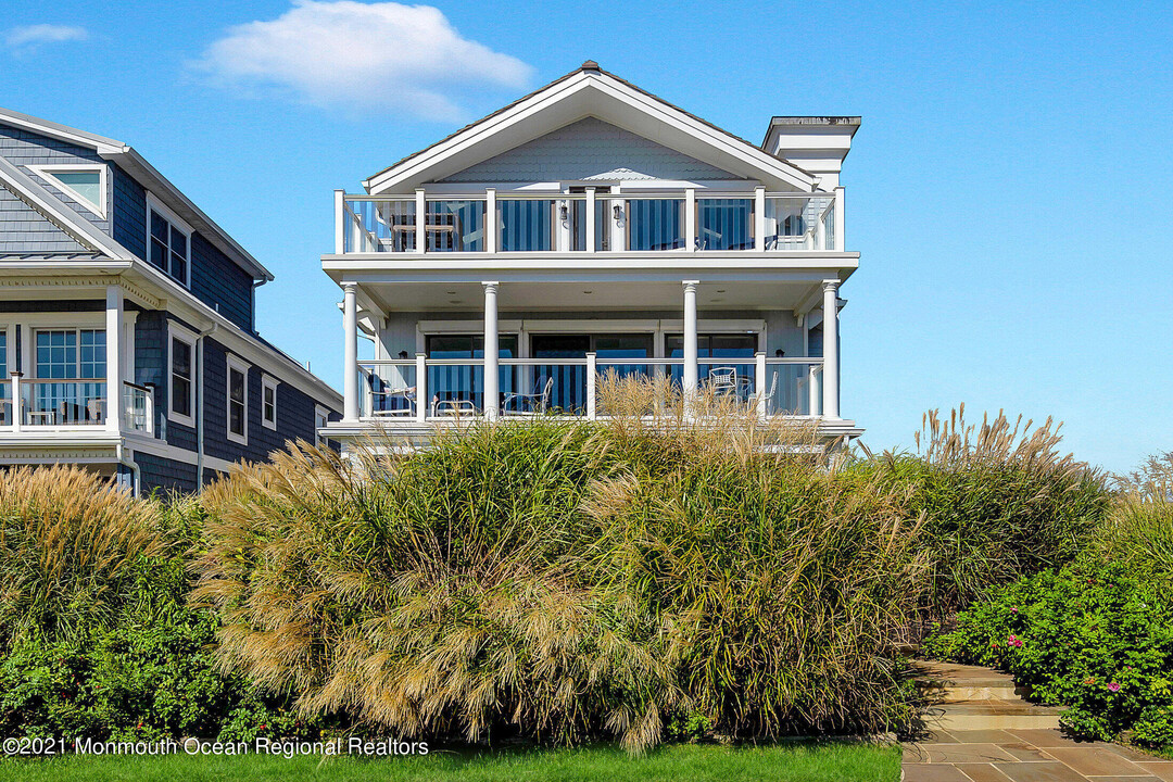 211 Ocean Ave in Spring Lake, NJ - Building Photo