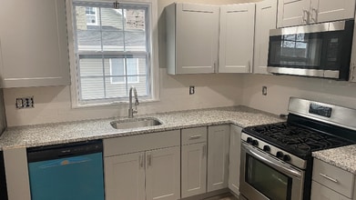 172 Japonica St in Pawtucket, RI - Foto de edificio - Building Photo