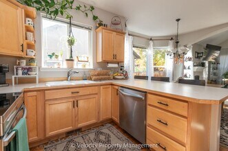 2673 SW Salmon Ave in Redmond, OR - Building Photo - Building Photo