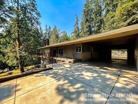 1800 Sylvan St in Eugene, OR - Building Photo