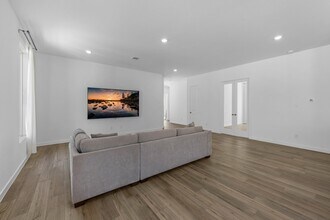 2323 Hazel Berry St in Manvel, TX - Foto de edificio - Building Photo