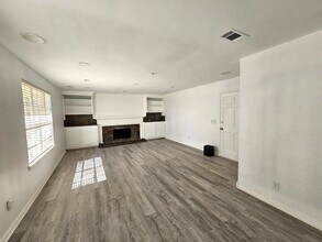 11411 Sky Way Dr in Cypress, TX - Foto de edificio - Building Photo