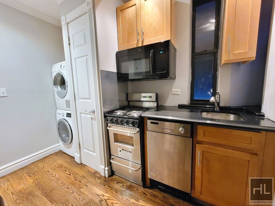 East 23rd Street in New York, NY - Building Photo